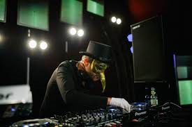 Booking Claptone