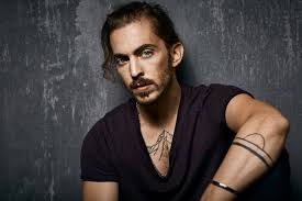 Booking Dennis Lloyd