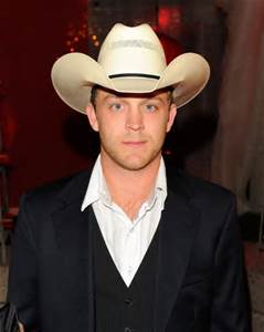 Booking Justin Moore