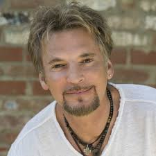 Book Kenny Loggins