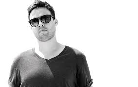 Book Maceo Plex