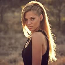 Booking Nora En Pure