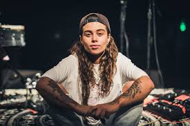 book Tash Sultana