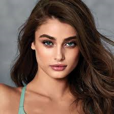 Book Taylor Hill