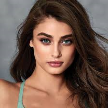 book Taylor Hill