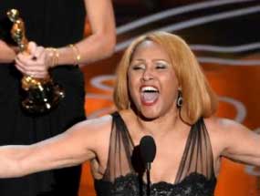 Book Darlene Love