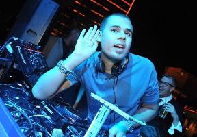 Booking Afrojack