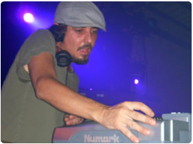 Booking Amon Tobin