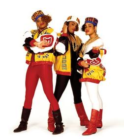 Booking Salt N Pepa