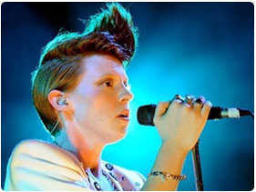 Book La Roux